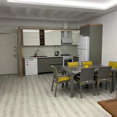 2+1 In Izmir Dicht Bij Het Centrum En Zee Op Afstand 5 Minuten Apartment